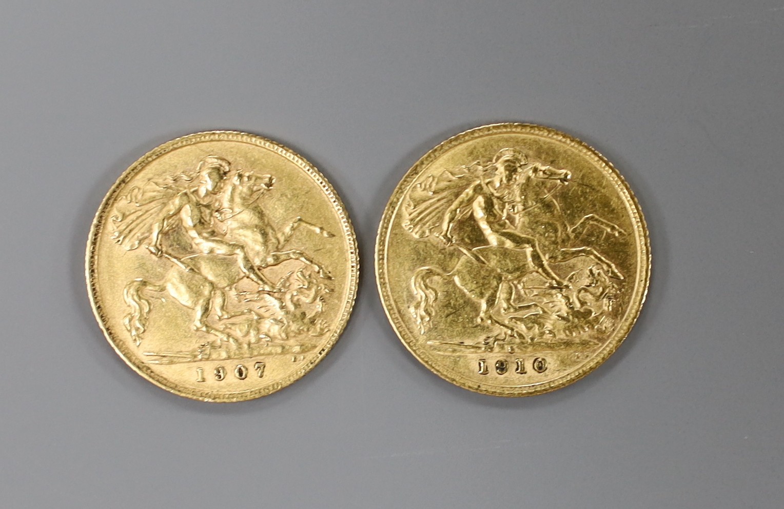 Two Edward VII gold half sovereigns, 1907 & 1910.